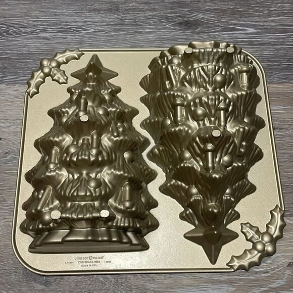 Nordic Ware Christmas Tree Mold - Picture 1 of 7